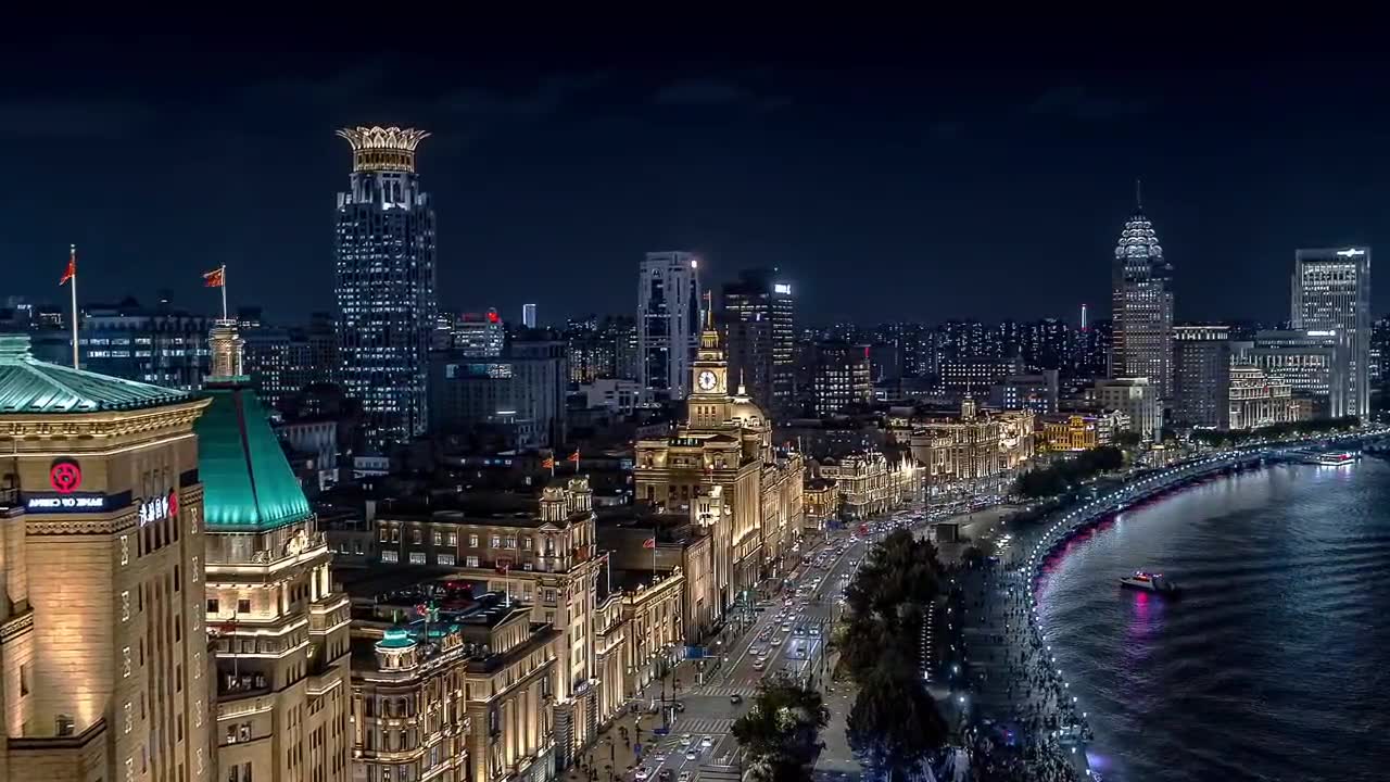 东方明珠下的梦想启航，上海，璀璨之城